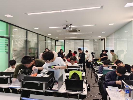 北京科技大學(xué)-機(jī)器人科創(chuàng)班
