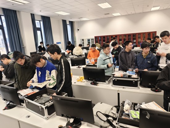北京郵電大學(xué)-機(jī)器人工程專業(yè)